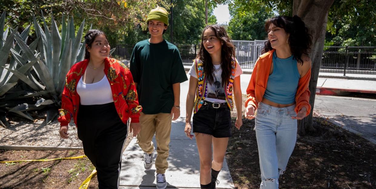 freeridge l to r keyla monterroso mejia as gloria, tenzing trainor as cameron, ciara riley wilson as demi, bryana salaz as ines in freeridge cr kevin estradanetflix © 2022