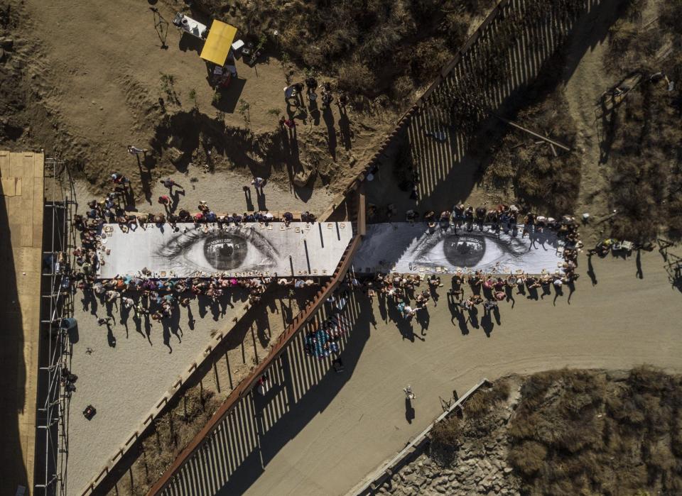 Migrants, Mayra, Picnic across the border, Tecate, Mexico - U.S.A, 2017  - JR-ART.NET