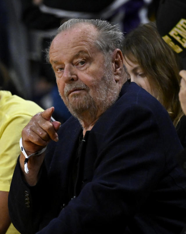 Jack Nicholson attends Lakers playoff game in rare public appearance