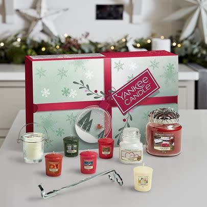 Treat yourself to this 35%-off Yankee Candle gift set.