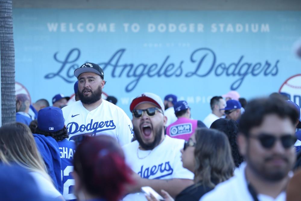 What made Fernando Valenzuela's screwball so unhittable