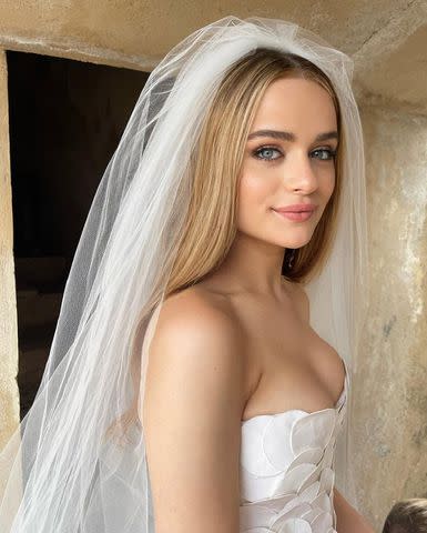 <p><a href="http://instagram.com/dimitrishair" data-component="link" data-source="inlineLink" data-type="externalLink" data-ordinal="1">dimitrishair/Instagram</a></p> Joey King's wedding hair