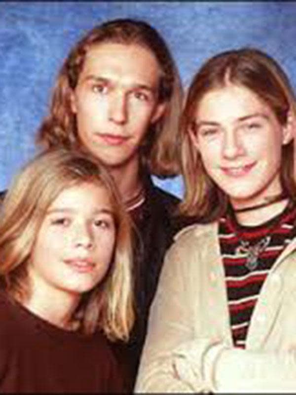 Hanson Brothers Isaac, Zac & Taylor Pose With Their 15 Kids 25 Years After  'MMMBop' Hit