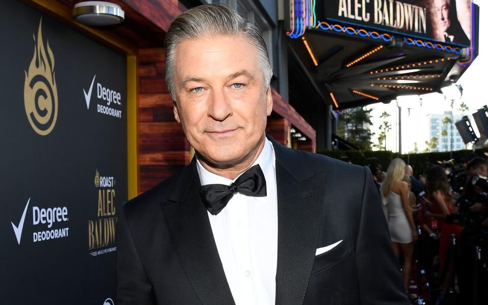 Wie sagt man so schön: Kinder sind ein Geschenk! Und manche Promis können von diesen "Geschenken" gar nicht genug bekommen - wie etwa Alec Baldwin, der unlängst erneut Familiennachwuchs bekam. Doch ist er auch der Spitzenreiter unter kinderreichsten Männer im Showgeschäft? Die Galerie zeigt es! (Bild: Kevork Djansezian/Getty Images for Comedy Central)