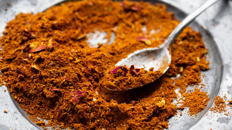 spice powder with silver spoon
