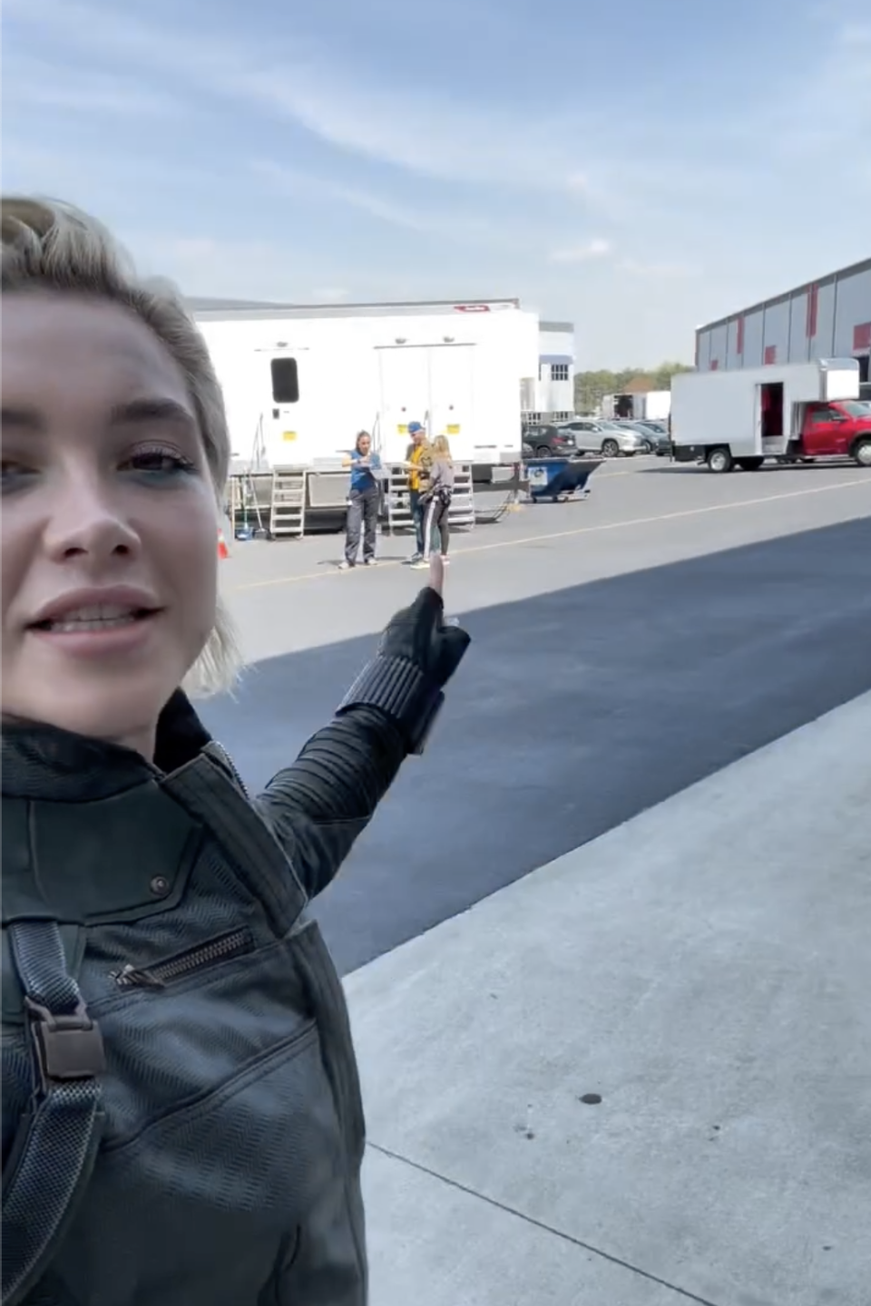 Florence Pugh pointing to people on the set of Thunderbolts