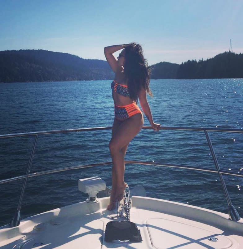 Sängerin Demi Lovato beweist mit diesem heißen Jacht-Schnappschuss, dass selbst das frostige kanadische Vancouver im Hochsommer seine Sonnenseiten hat! (Bild: Instagram/demilovato)
