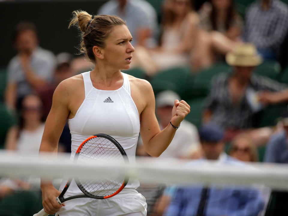 Ein dreister Interviewer fragte Tennisspielerin Simona Halep laut "Cover The Athlete": "Je berühmter Sie werden, desto mehr finden die Leute über Sie heraus. Ihre Brustreduktion ist jetzt drei oder vier Jahre her. Spielt das irgendeine Rolle bei Ihrem Erfolg? Und wie sieht es außerhalb des Tennissports aus?" (Bild-Copyright: Alastair Grant/AP Photo)