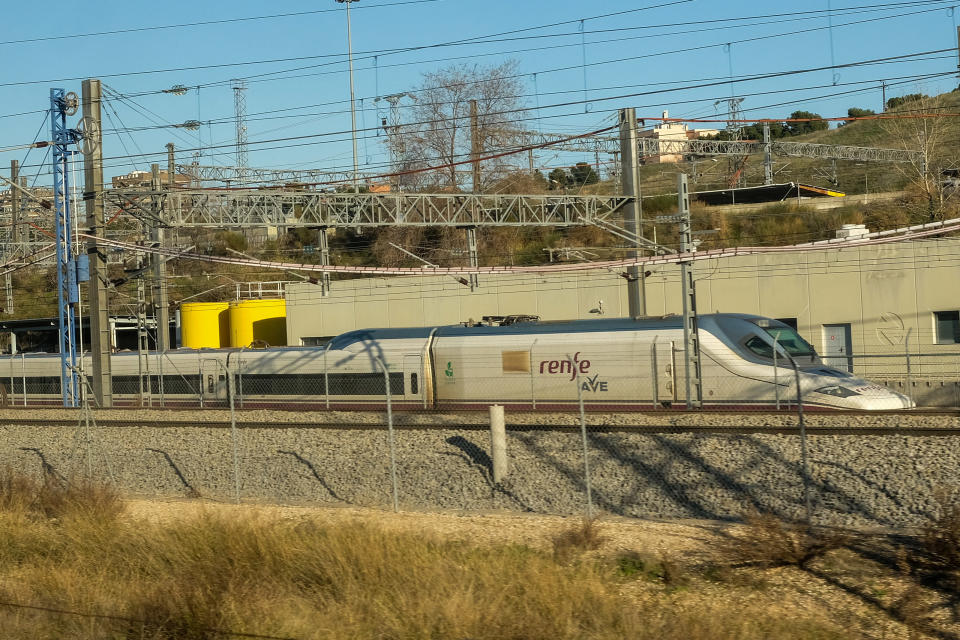 El ferrocarril podría acabar con los vuelos cercanos. (Photo by Europa Press News/Europa Press via Getty Images)