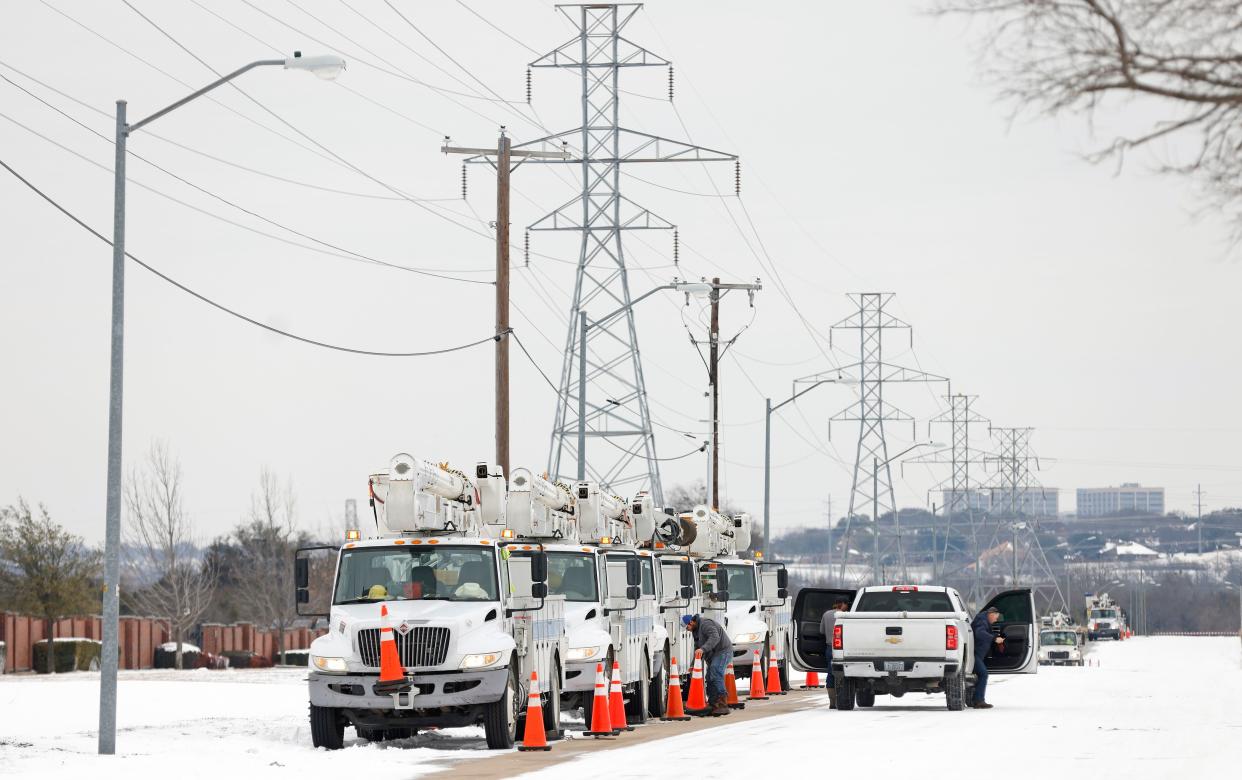 Pike Electric service trucks line up after the snowstorm on Feb. 16 in Fort Worth, Texas. (Photo: Ron Jenkins/Getty Images)