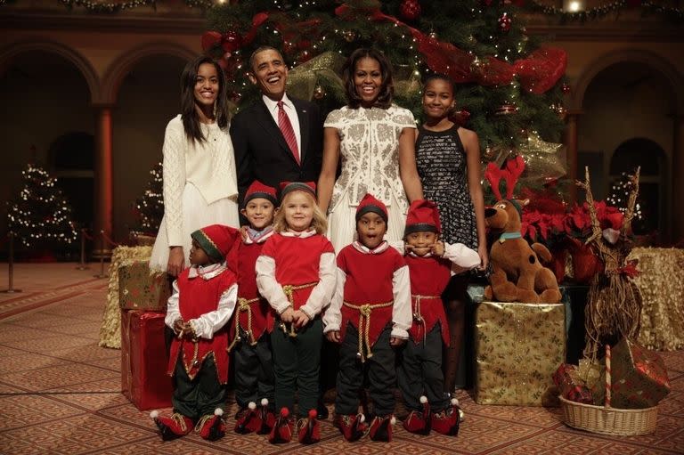 The Obama family’s latest Christmas picture is here and the internet is very emotional