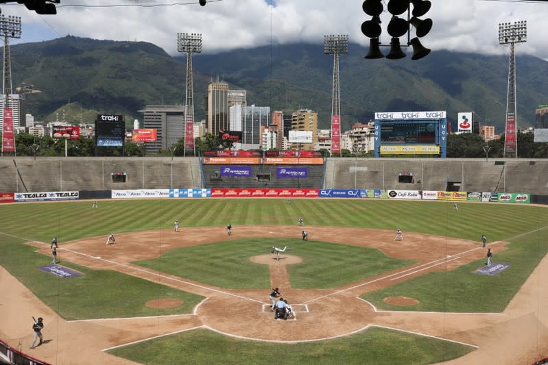 Foto del domingo del partido de béisbol entre Tiburones de La Guaira y Bravos de Margarita en Caracas