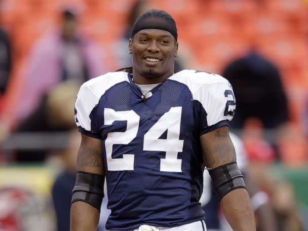 Former Dallas Cowboys star Marion Barber III died from heat stroke: Medical examiner - Yahoo Sports