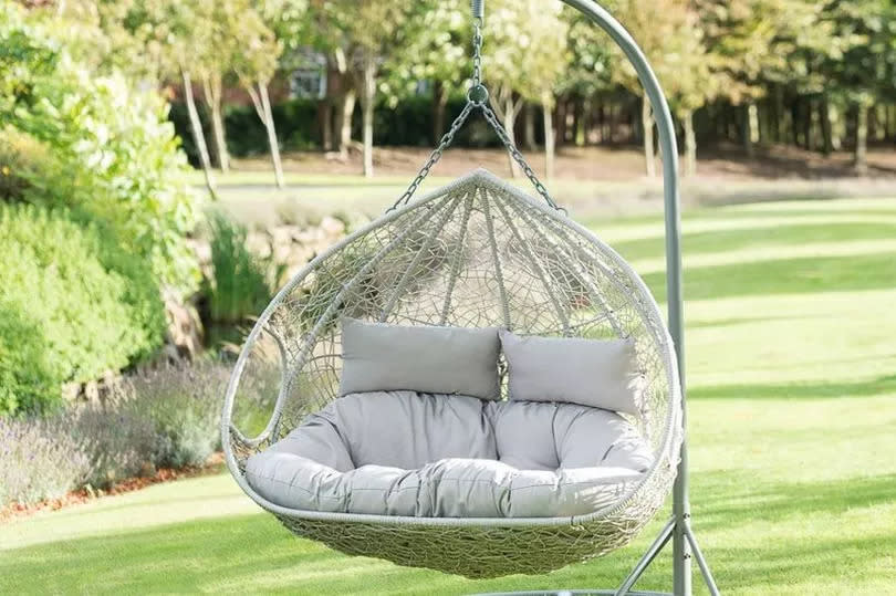 Siena Hanging Snuggle Egg Chair