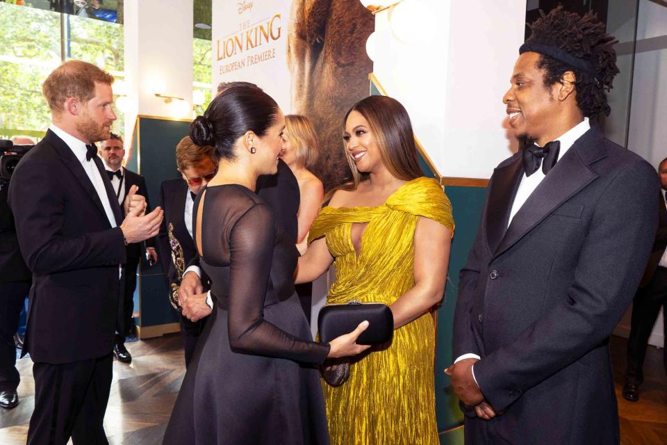 40 Strict Rules Celebrities Have to Follow When Meeting the Royals