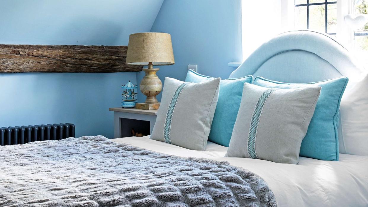  Blue bedroom with cottage style 