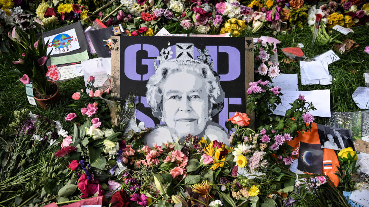  A picture of Queen Elizabeth II is seen among floral tributes left in Green Park 