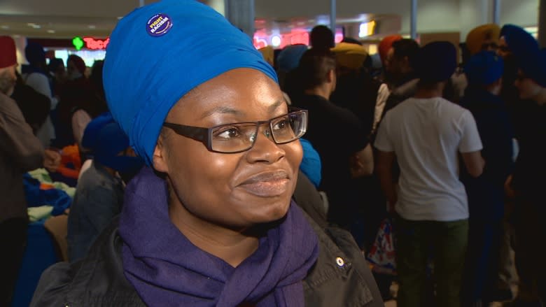 Turban tying event creates buzz at University of Alberta