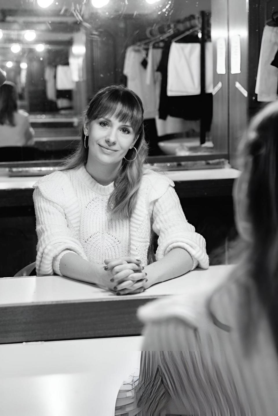 “A veces la gente necesita que vengan a zarandearlas un poquito, que les recuerden la profundidad de la existencia humana, y creo que la tragedia cumple una función básica en ese sentido”, dice la autora y directora de “Barrabás, historia de un perro”.