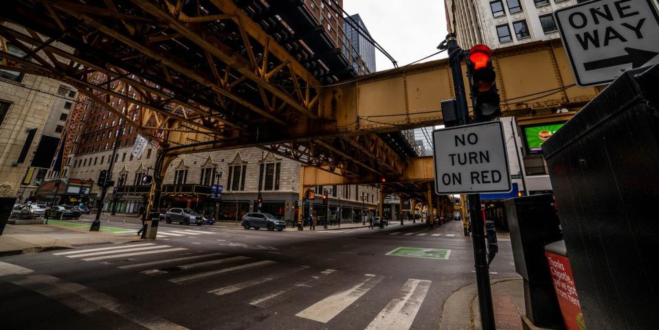 streets of chicago downtown loop with the elevated train