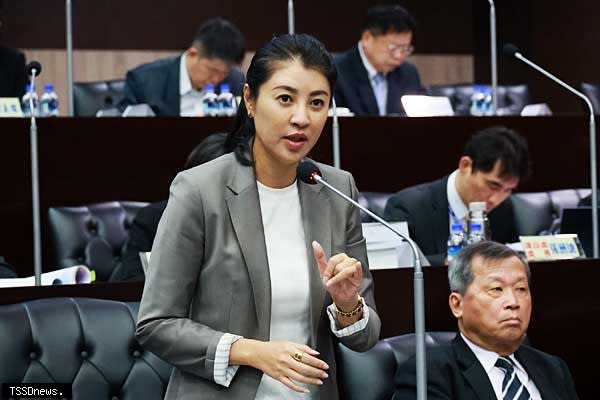 南投縣議會決議台二一線區間測速擴大緩衝速限未具效力，許淑華縣長允溝通監理單位審酌調整裁罰。(記者蔡榮宗攝)