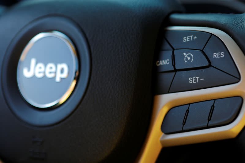 Cruise control on a 2017 Chrysler Jeep Cherokee in Medford