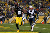 <p>Martavis Bryant #10 of the Pittsburgh Steelers catches a pass in front of Stephon Gilmore #24 of the New England Patriots for a 4 yard touchdown in the second quarter during the game at Heinz Field on December 17, 2017 in Pittsburgh, Pennsylvania. (Photo by Justin K. Aller/Getty Images) </p>