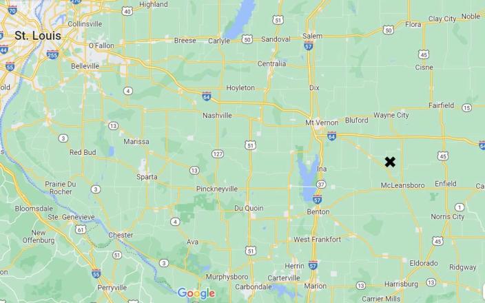 Un X marque l'emplacement d'une installation de Hamilton County Coal, au sud-est de Mt. Vernon, où un employé a été tué et cinq ont été envoyés à l'hôpital lors de deux incidents distincts samedi.