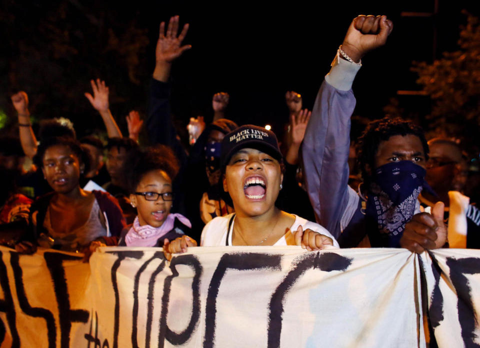 <p>Protesters march during another night of protests over the police shooting of Keith Scott in Charlotte, North Carolina, U.S. September 23, 2016. (Mike Blake/Reuters)</p>