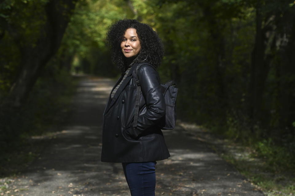 Marquita Harris, una periodista que participó en la iniciativa Live Anywhere de Airbnb el año pasado, en Grand Rapids, Míchigan, el 5 de octubre de 2022. (Taylor Ballek/The New York Times)