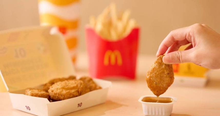近日有網友發現，麥當勞的雞塊口感似乎和過去不太一樣了，不僅炸皮變硬，味道也更鹹。（圖／麥當勞提供）