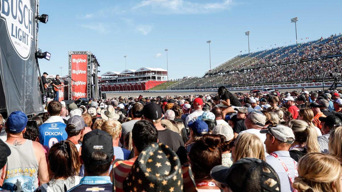 Iowa Speedway IndyCar's destination race weekend for fast cars