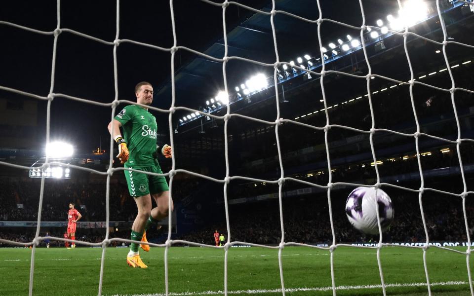 Jordan Pickford reacts after Chelsea's Cole Palmer scores