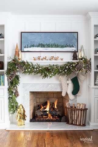 <p><a href="https://inspiredbycharm.com/living-room-christmas-mantel-decor/" data-component="link" data-source="inlineLink" data-type="externalLink" data-ordinal="1">Inspired by Charm</a></p>