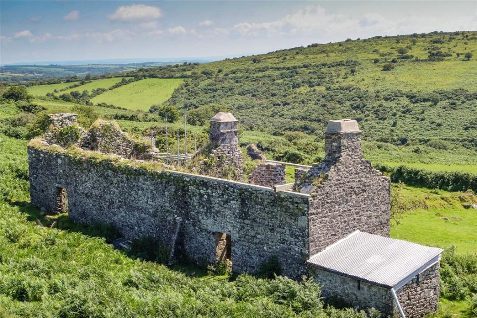 <p>Canaglaze is billed as “a secluded, private and tranquil property on the edge of Bodmin Moor with no close neighbours”. </p>