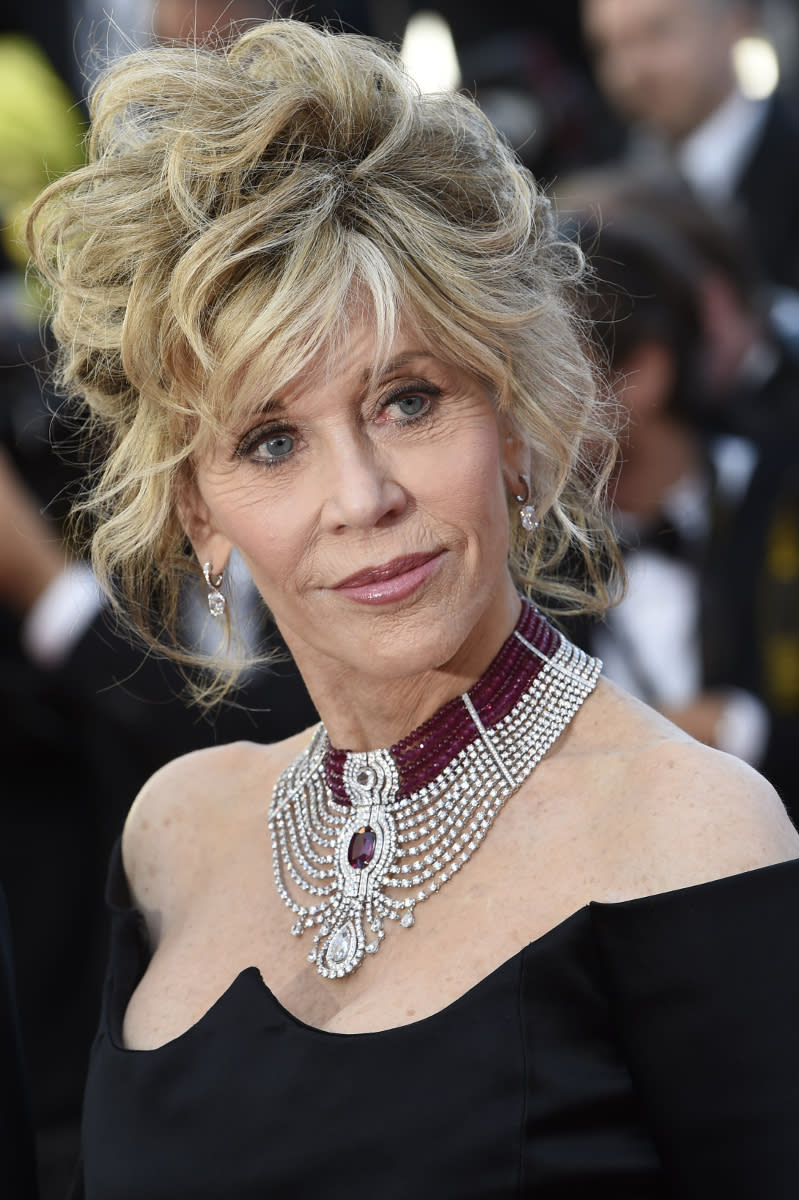 Jane Fonda bewies 2015, dass sie wahrlich eine Grande Dame ist! Klarer Hingucker bei dieser Kette von Cartier aus Diamanten und Rubinen war der 15,29-Karat Rubin. (Bild-Copyright: LOIC VENANCE/AFP)