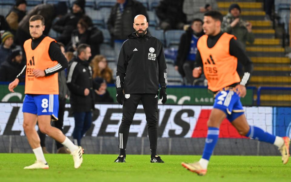 Willy Caballero oversees Leicester training