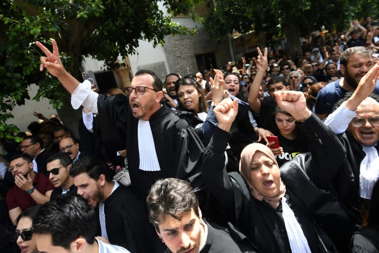 Lawyers chant anti-Saied slogans outside the main courthouse in Tunis (FETHI BELAID)