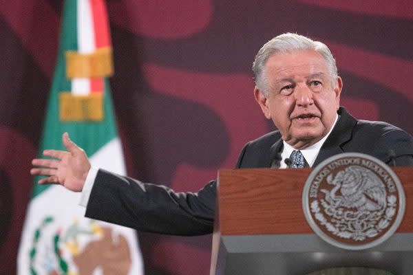 Presidente López obrador hablando sobre maría amparo casar de mexicanos contra la corrupción