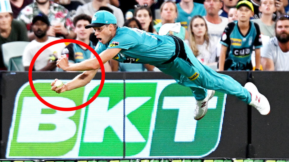 Ben Laughlin takes a catch to dismiss Michael Neser of the Strikers during the BBL Eliminator Final at the Gabba. (Photo by Bradley Kanaris/Getty Images)