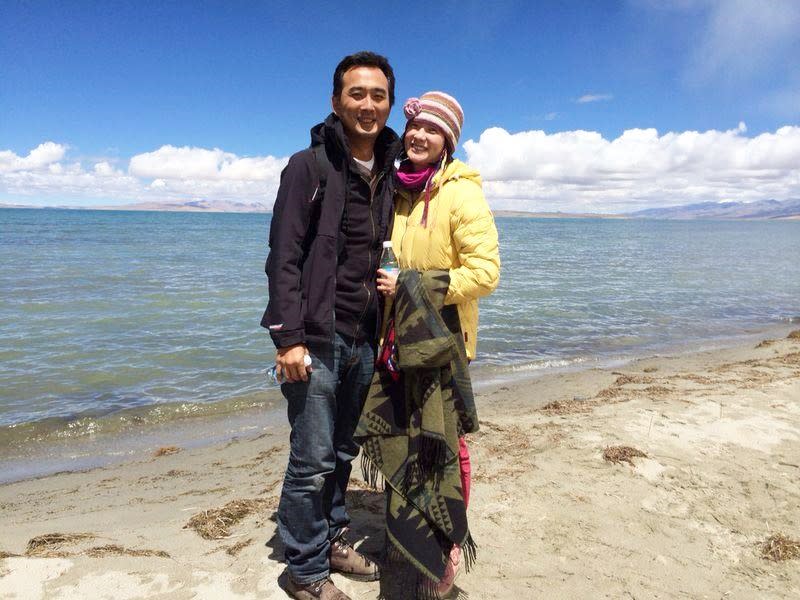 大導演蔡岳勳帶著老婆于小惠到西藏度假。