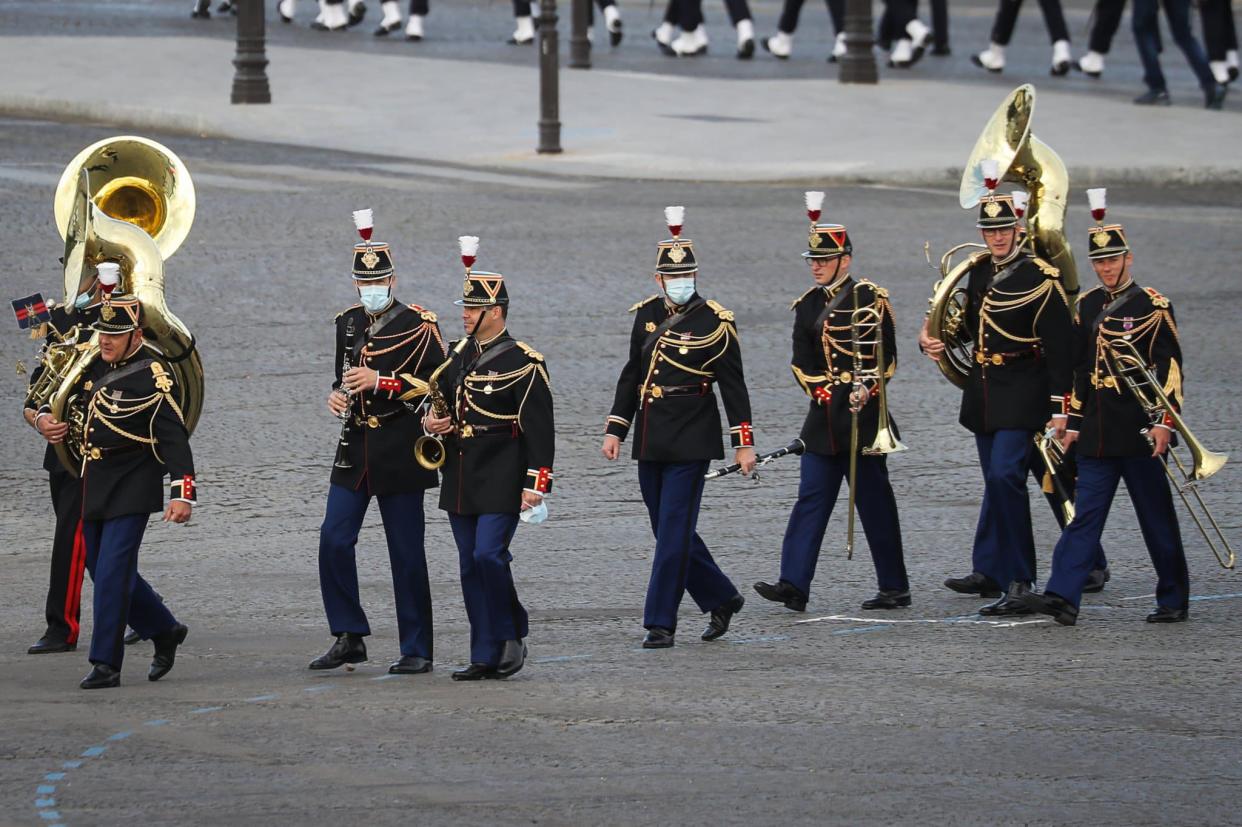 Des membres de l'orchestre de la Garde républicaine sur la place de la Concorde, où sont organisées les cérémonies de la Fête nationale, le 14 juillet 2020. - Ludovic Marin / AFP