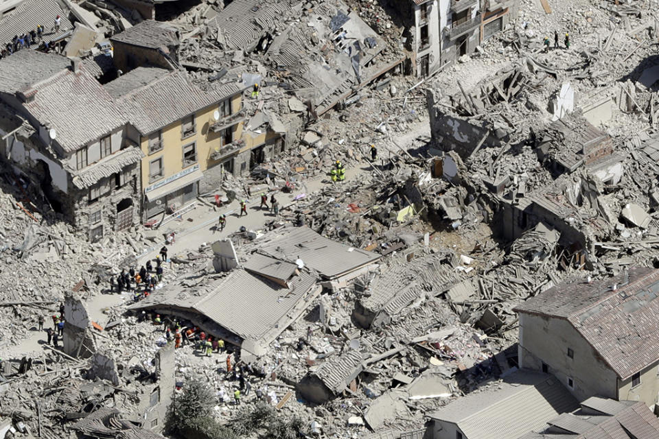 Las imágenes devastadoras del terremoto que ha sacudido el centro de Italia