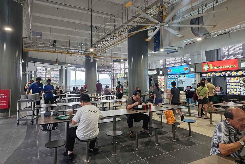 anchorvale village hawker centre guide - ambience