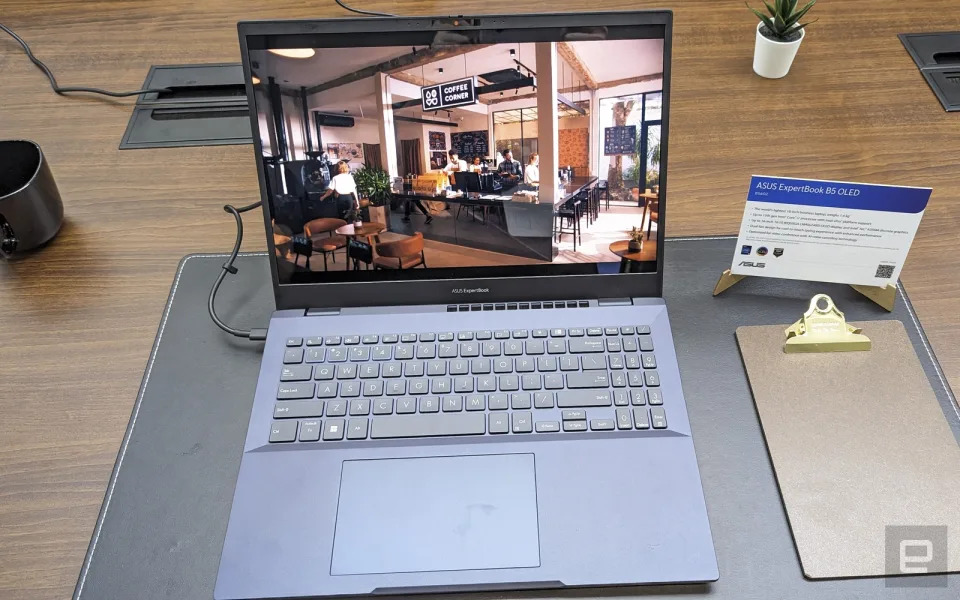 ASUS Expertbook B5 OLED