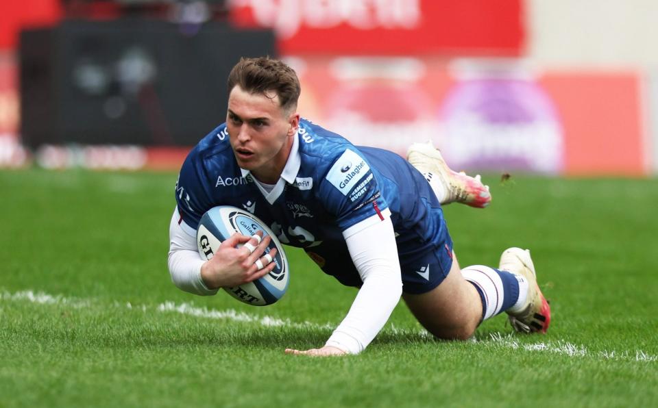 Tom Roebuck of Sale Sharks scores their first try during the Gallagher Premiership Rugby match between Sale Sharks and Newcastle Falcons at AJ Bell Stadium on May 06, 2023 in Salford, England - Getty Images/Nathan Stirk