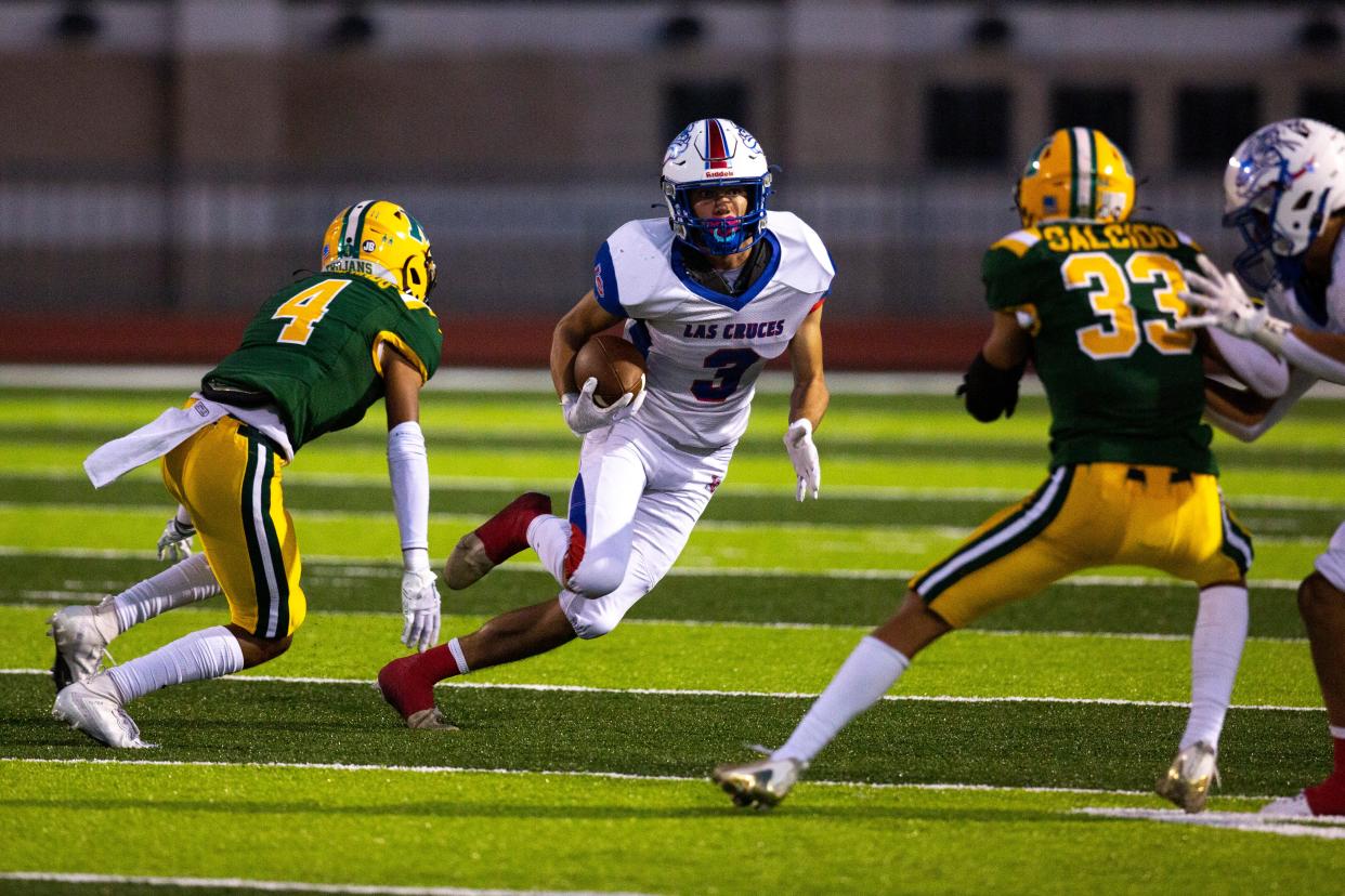 Las Cruces Bulldawg Nate Libby runs the ball during a high school football game on Friday, Sept. 15, 2023, at the Field of Dreams.