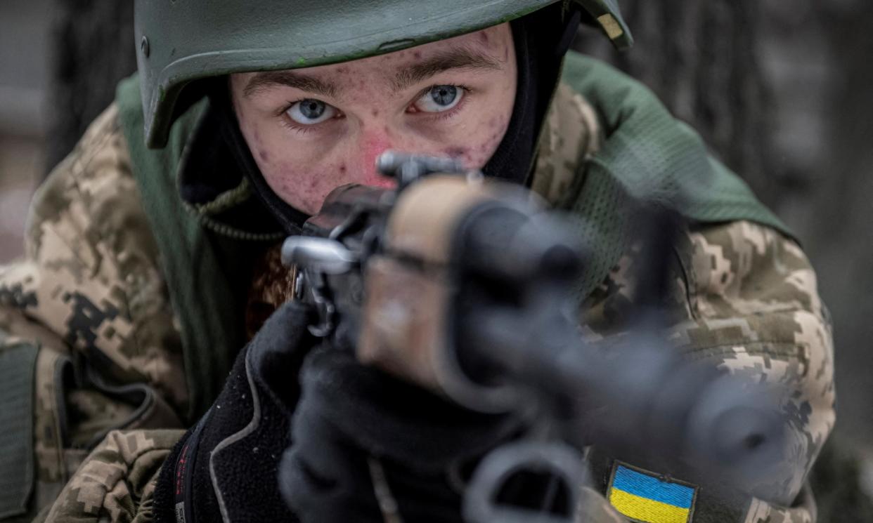 <span>A Ukrainian volunteer in basic training. Kyiv officials say a shortage of equipment is making long-term planning impossible.</span><span>Photograph: Viacheslav Ratynskyi/Reuters</span>