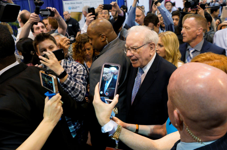 Warren Buffett, CEO of Berkshire Hathaway Inc, walks through the exhibit hall at the company’s annual meeting in Omaha, Nebraska, U.S., May 5, 2018. REUTERS/Rick Wilking