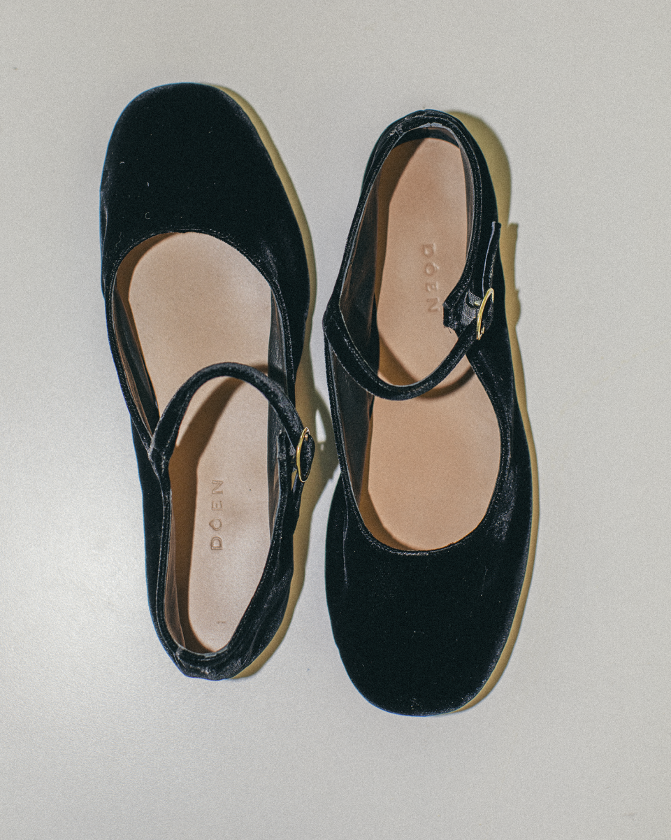 <p><a href="https://go.redirectingat.com?id=74968X1596630&url=https%3A%2F%2Fwww.shopdoen.com%2Fproducts%2Fmary-jane-slipper-black&sref=https%3A%2F%2Fwww.harpersbazaar.com%2Ffashion%2Ftrends%2Fa46994372%2Fbest-designer-mary-janes%2F" rel="nofollow noopener" target="_blank" data-ylk="slk:Shop Now;elm:context_link;itc:0;sec:content-canvas" class="link ">Shop Now</a></p><p>Mary Jane Slipper</p><p>$188.00</p>